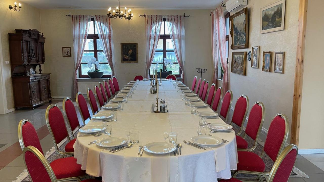 - Palac Slonowice Brzeżno