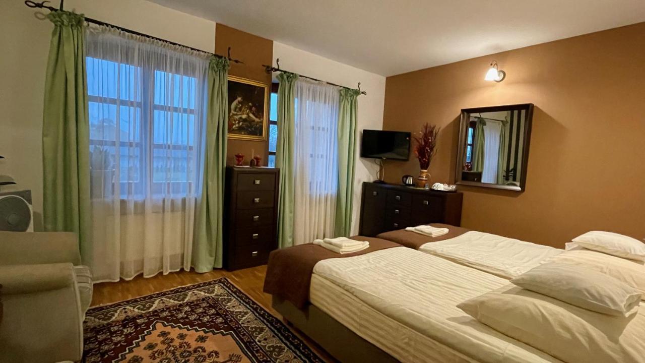 - Palac Slonowice Bed & Breakfast Brzeżno