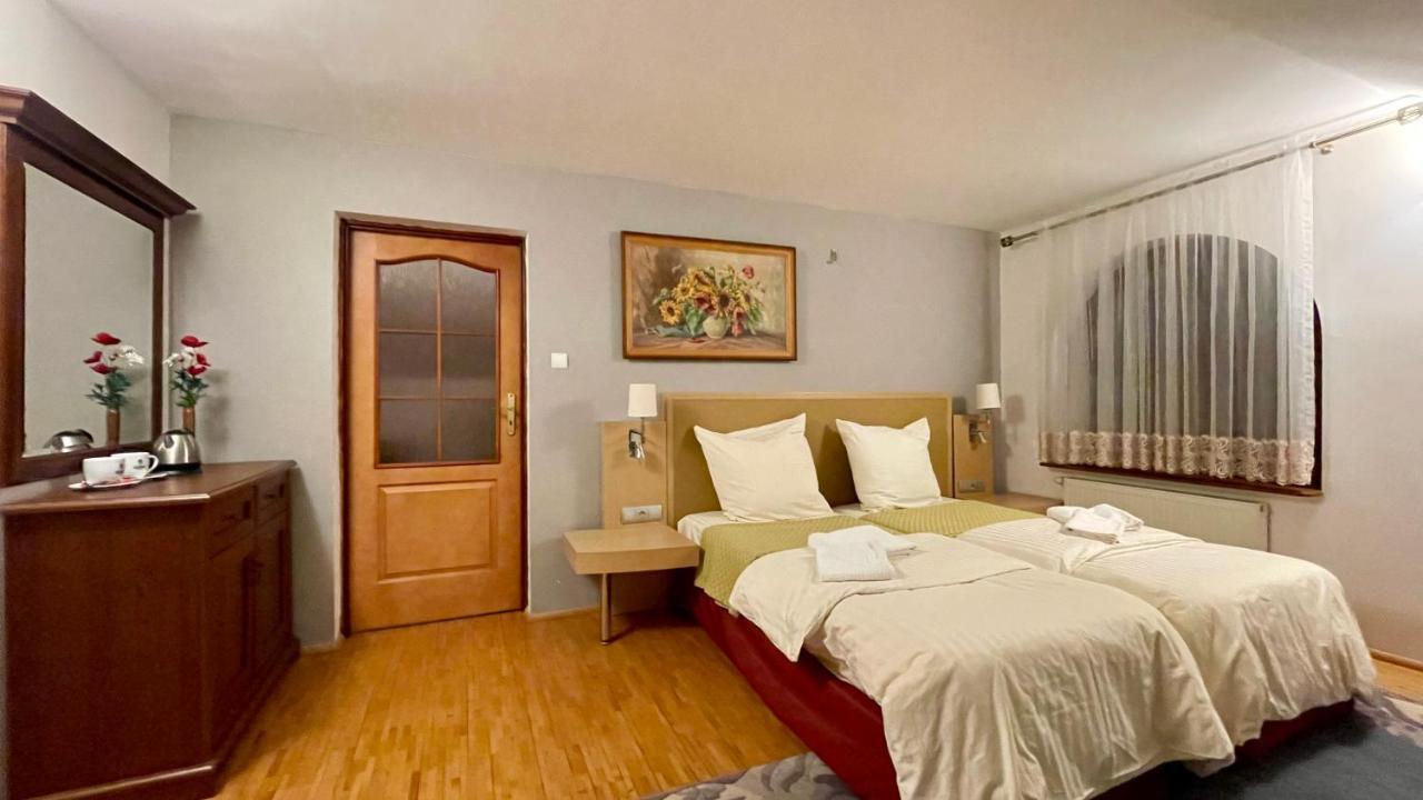 - Palac Slonowice Bed & Breakfast Brzeżno