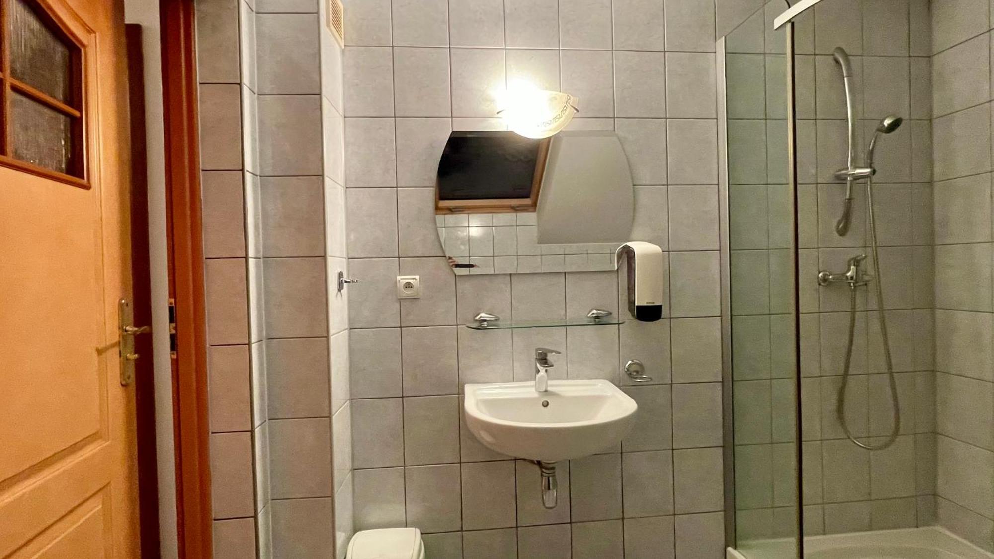- Palac Slonowice Bed & Breakfast Brzeżno