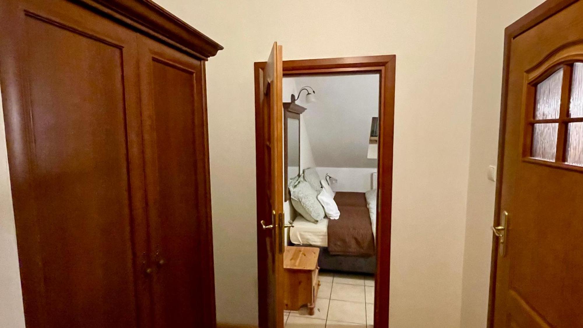 - Palac Slonowice Brzeżno