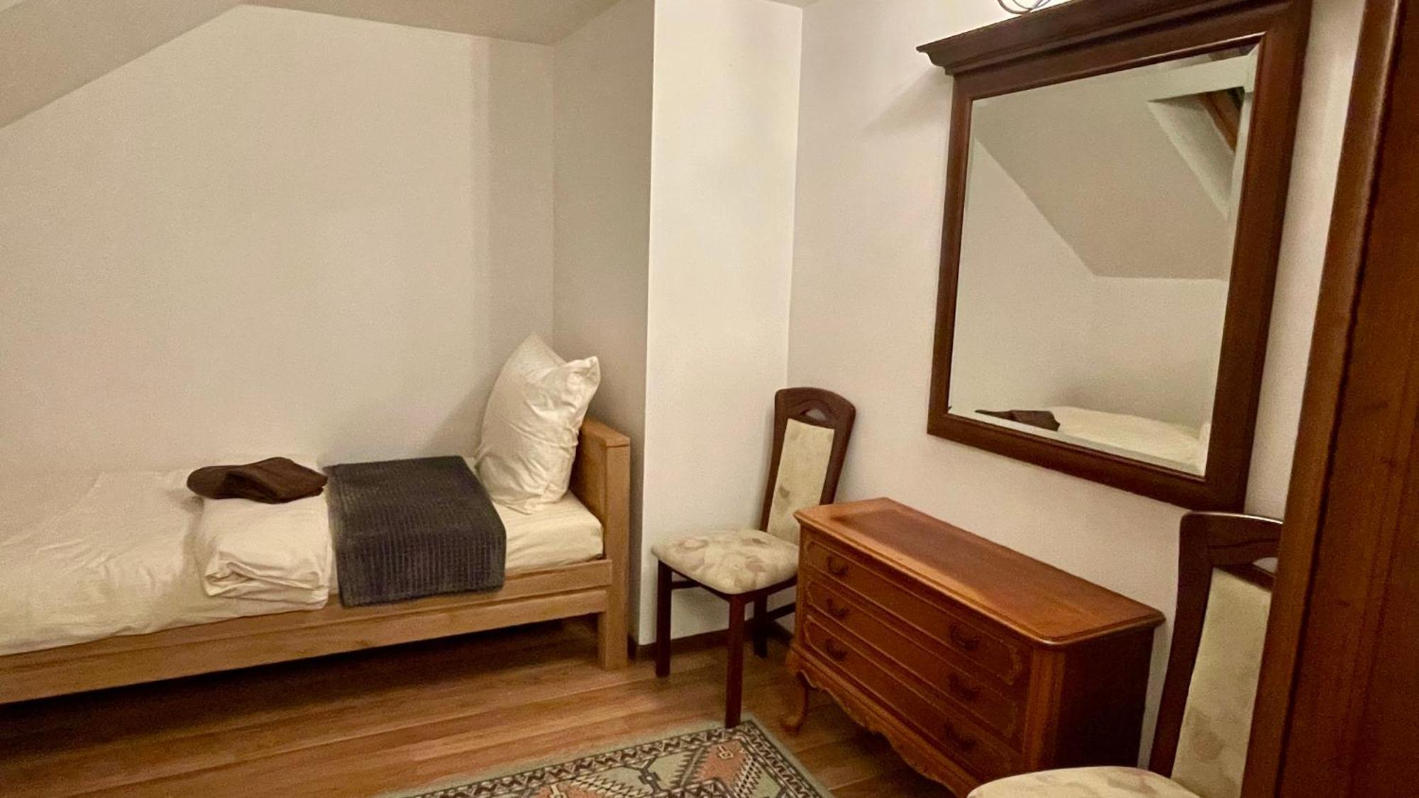 - Palac Slonowice Bed & Breakfast