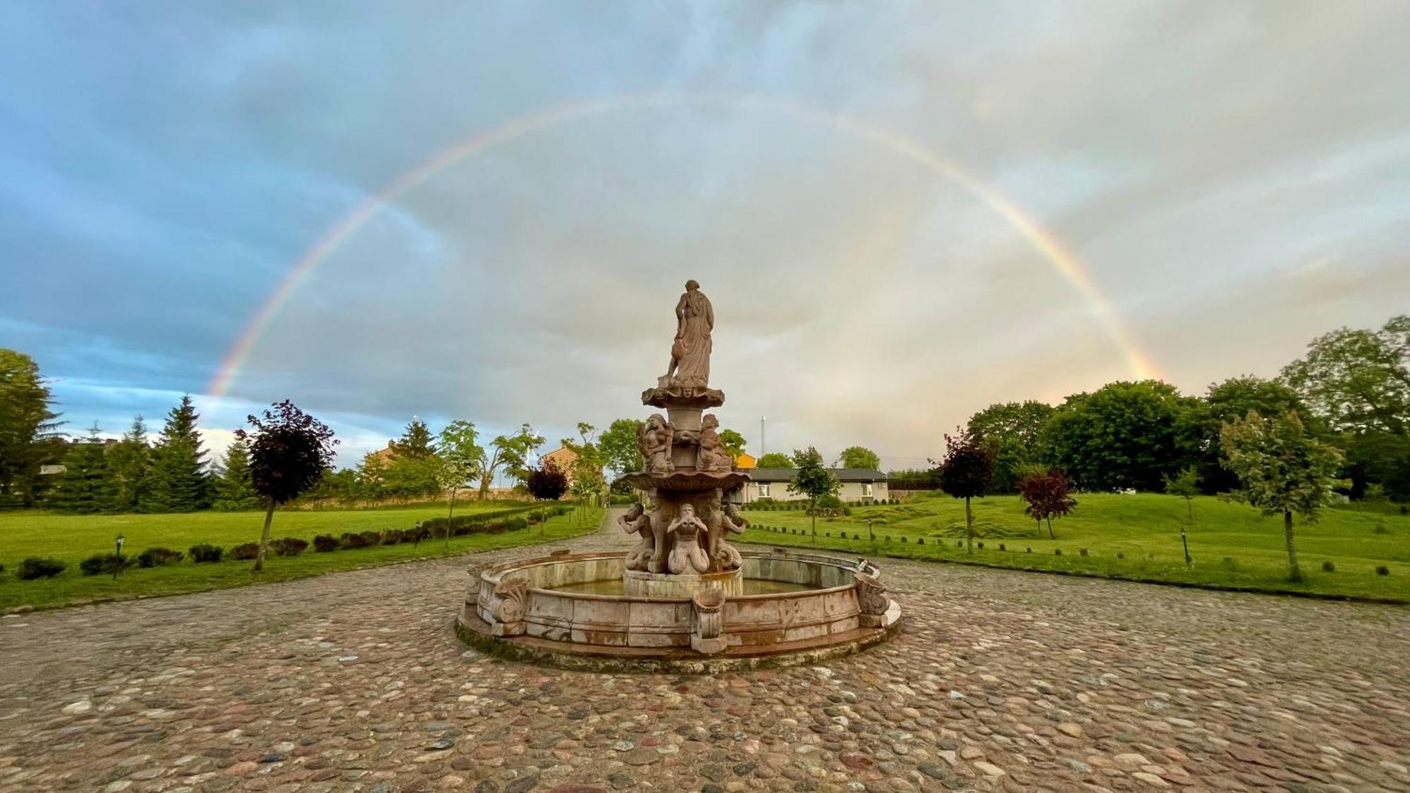 - Palac Slonowice Bed & Breakfast